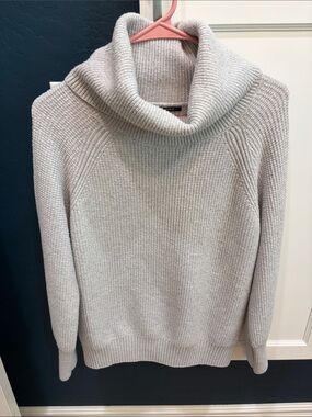 Tahari long sleeve chunky gray sweater
